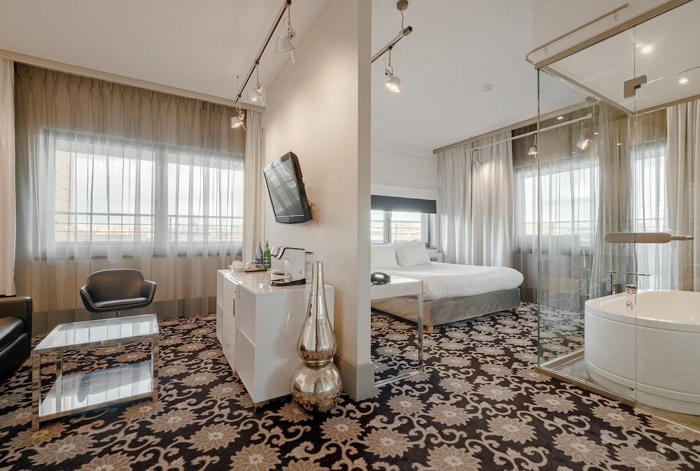 Suite, 1 King Bed, Accessible, River View (Terrace Access) photo 3