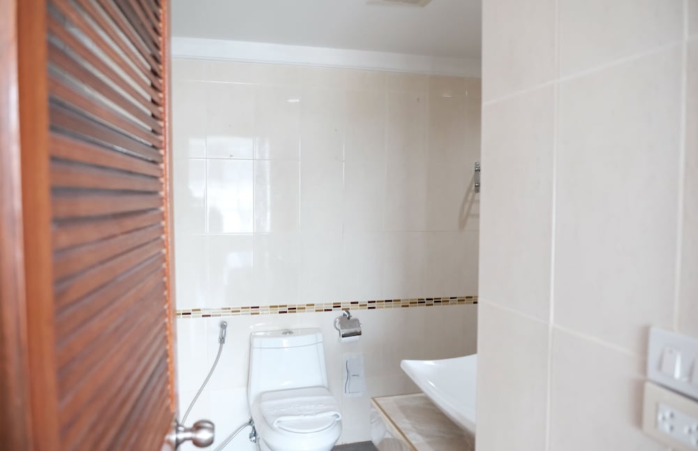 Deluxe Double Room (Side Sea View)