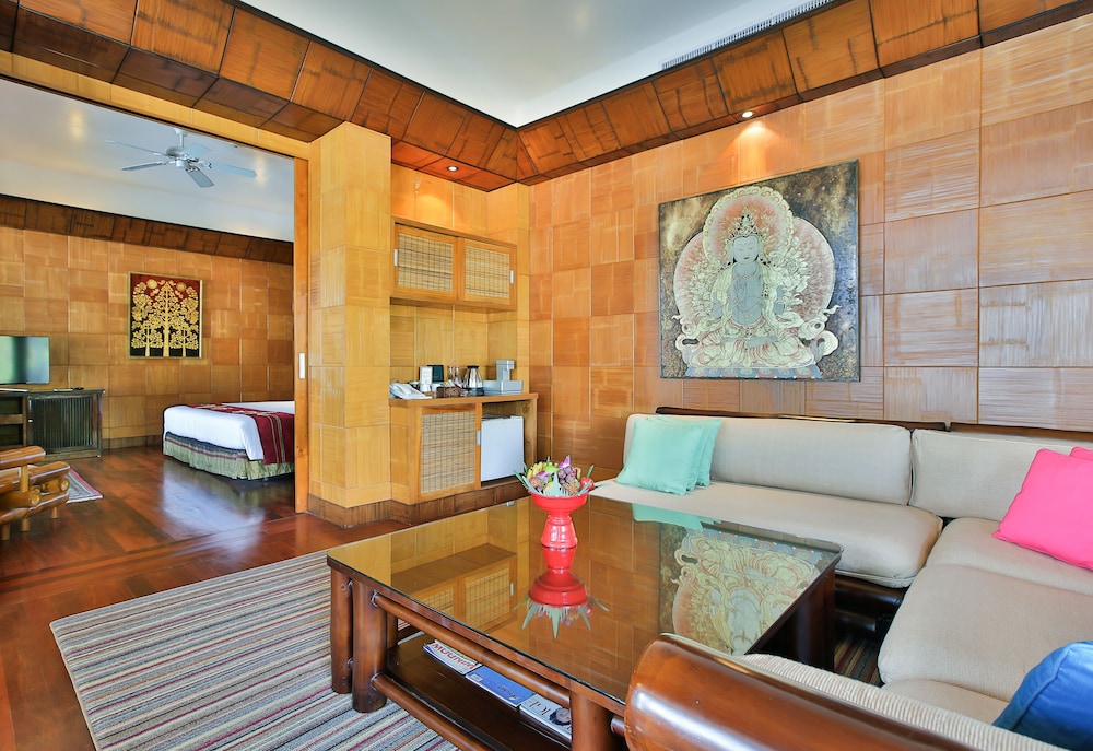 Pool Suite - Photo 5