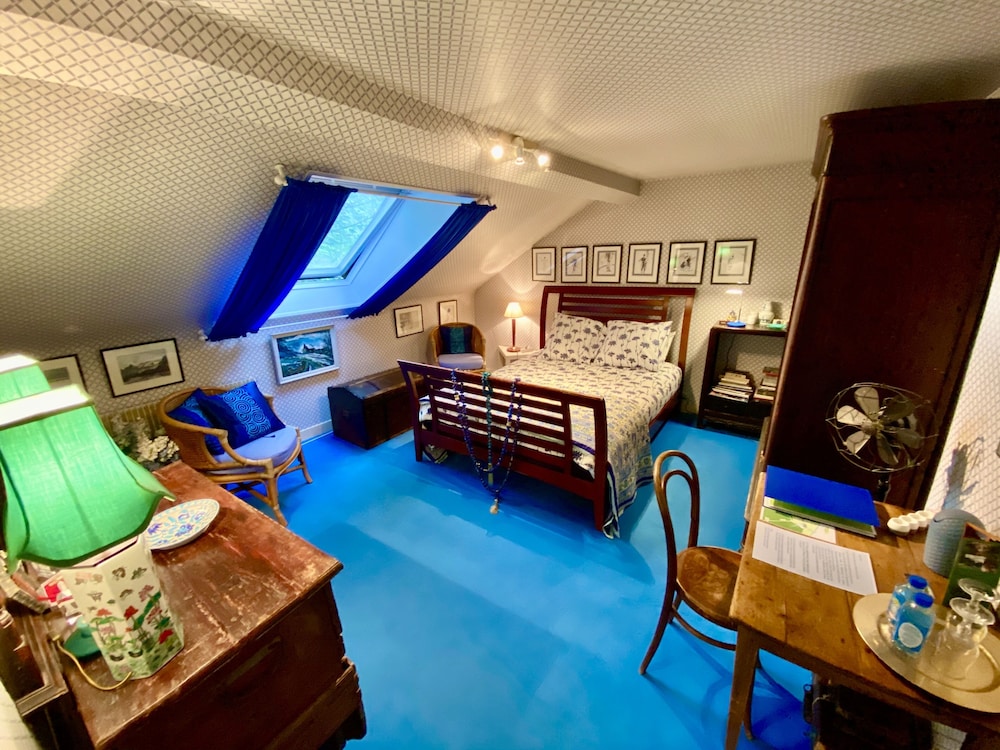 Classic Double Attic Room - 3rd Floor photo 1