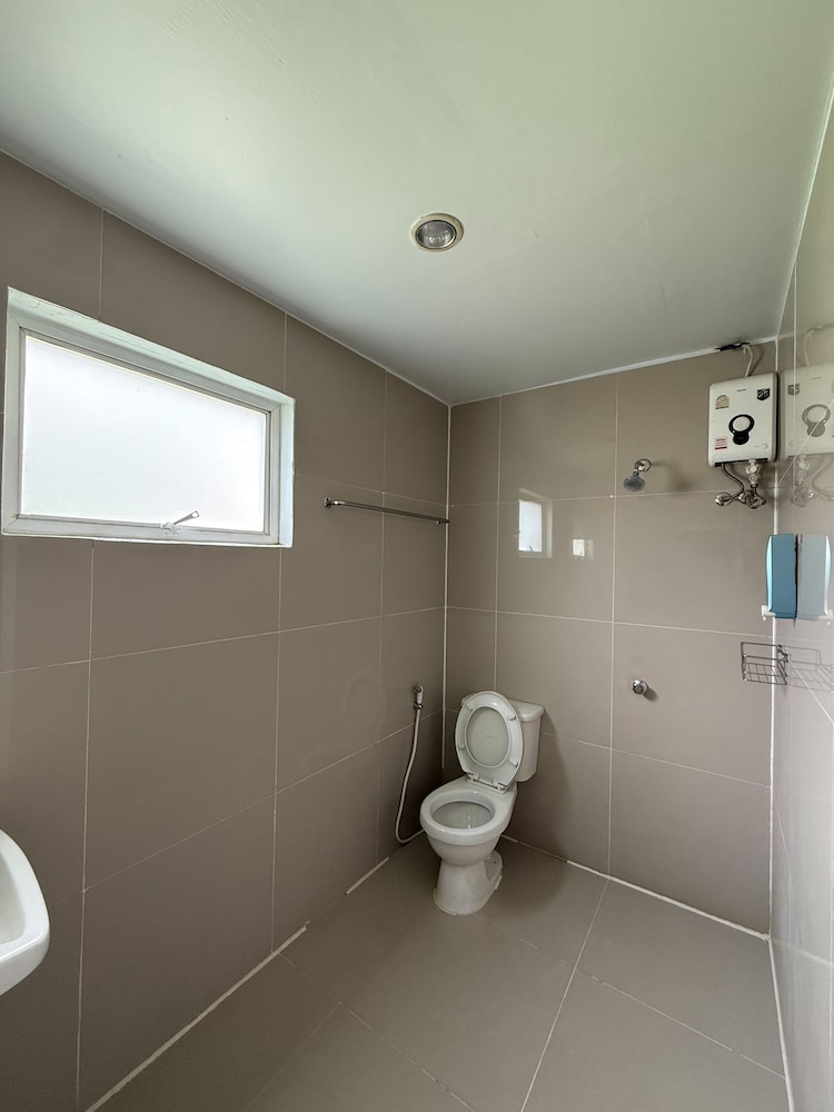 Basic Shared Dormitory, Men only, Non Smoking, Air conditioning