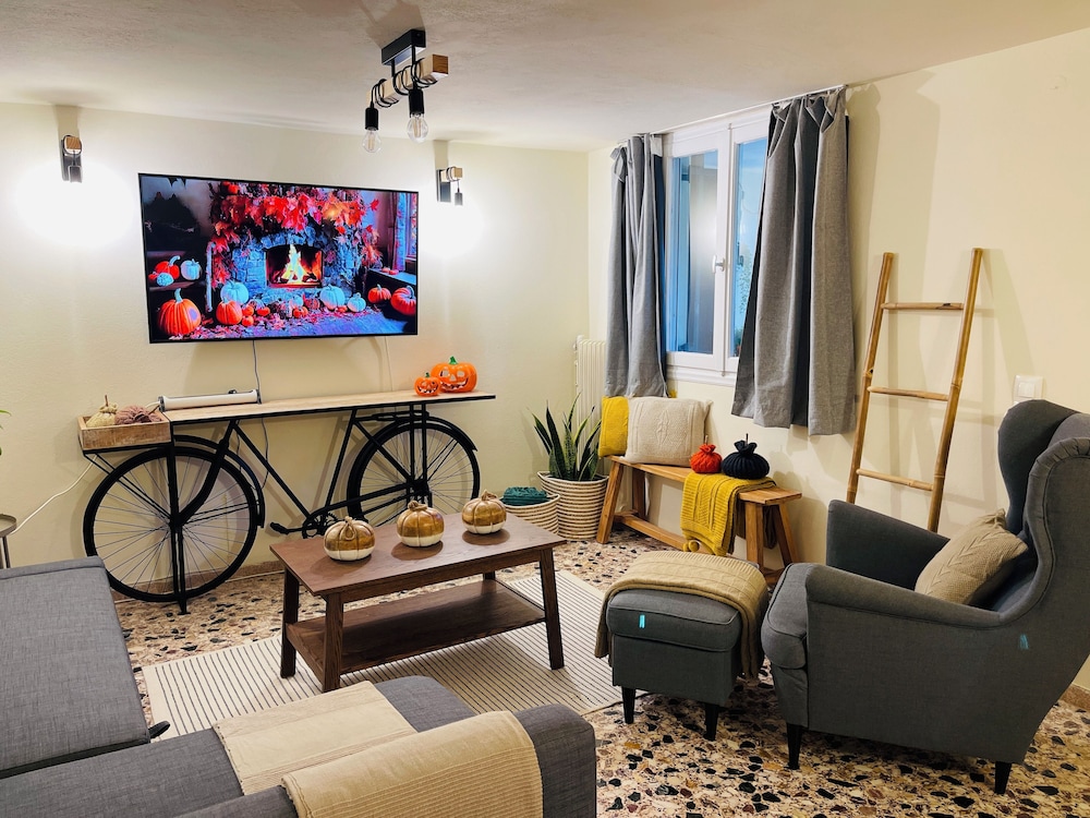 Comfort House, Courtyard View