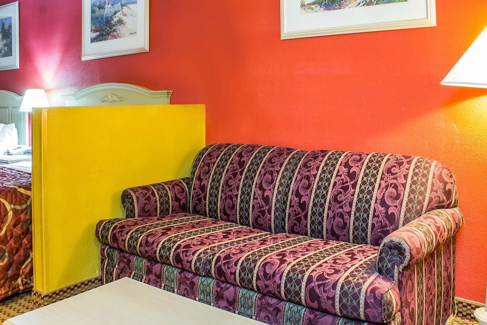 Room, 2 Queen Beds, Accessible, Non Smoking photo 1