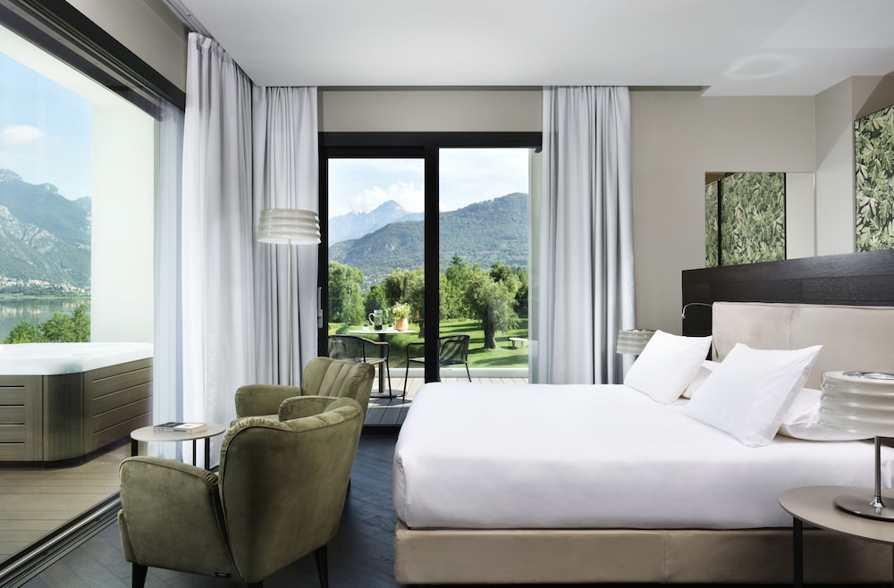 Suite, Lake View - Photo 1
