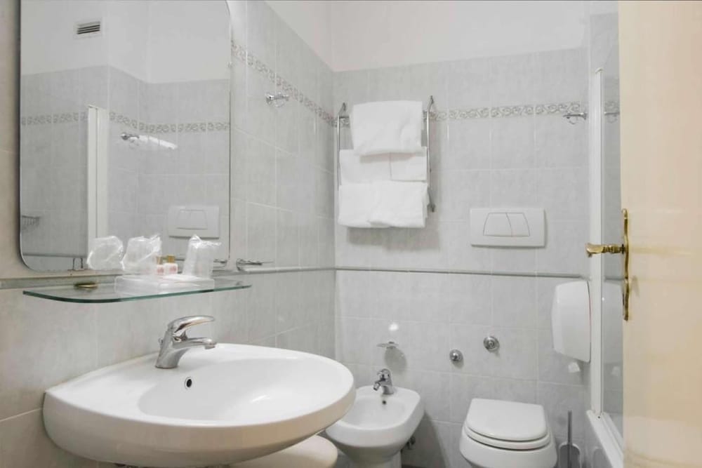 Standard Room - Photo 8