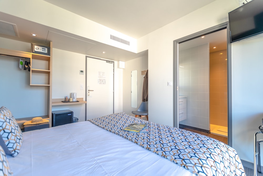 Superior Double Room, Balcony - Photo 7