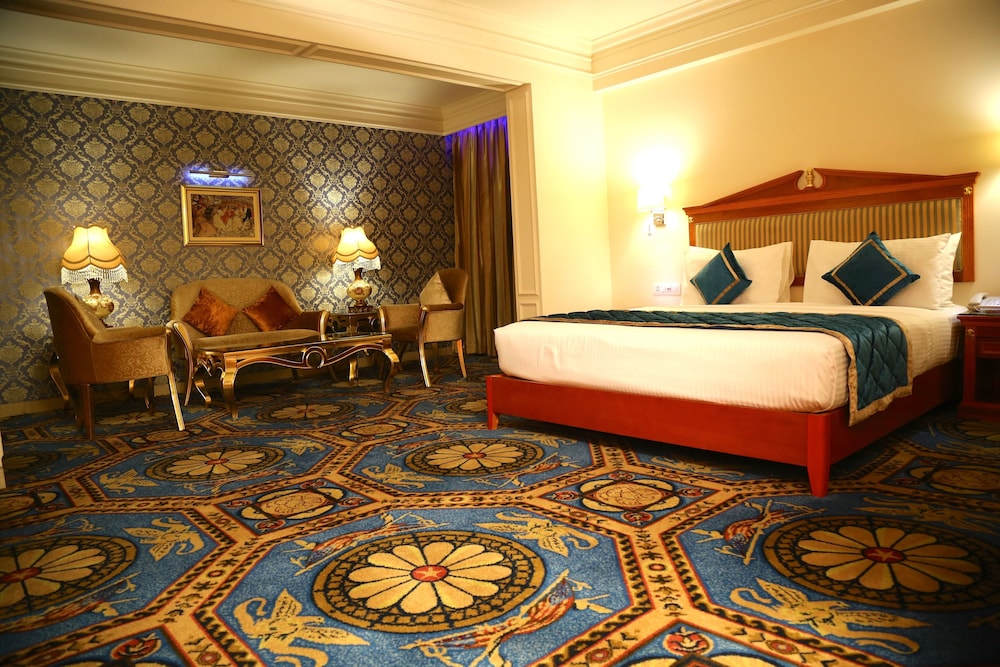 Executive Room, 1 King Bed, Non Smoking photo 3
