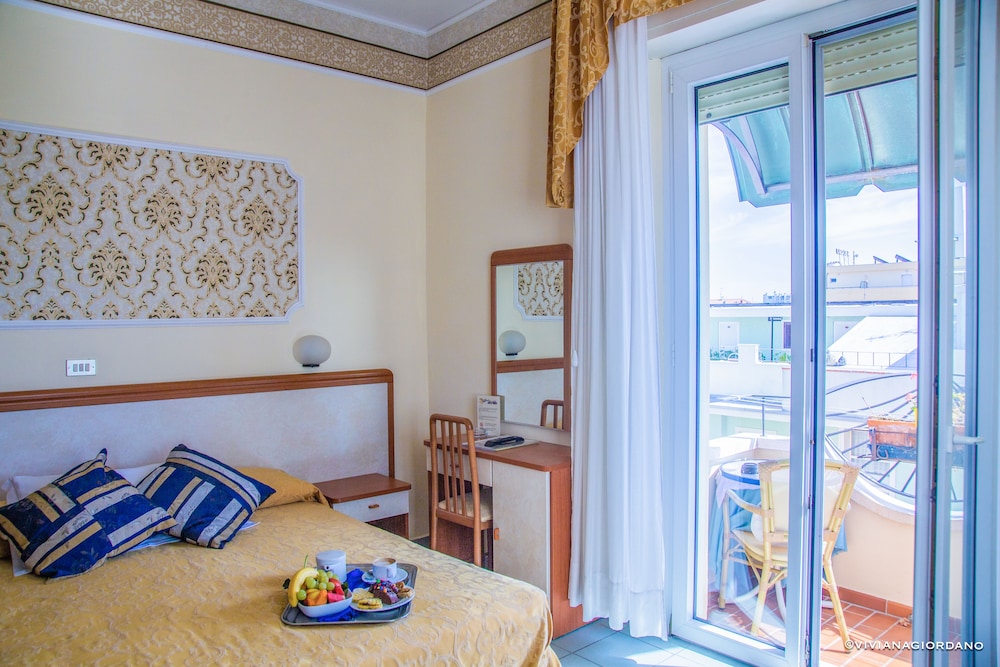 Superior Double Room, 1 Double Bed, Balcony, Sea View - Photo 3