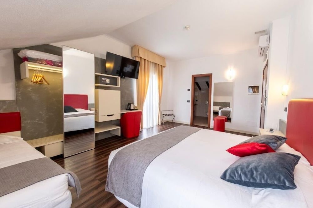 Triple Room - Photo 1