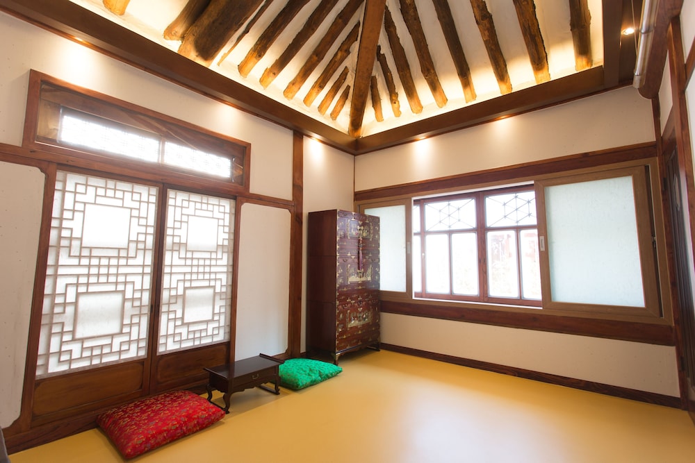 Traditional Room (Gunnuhbang) photo 1