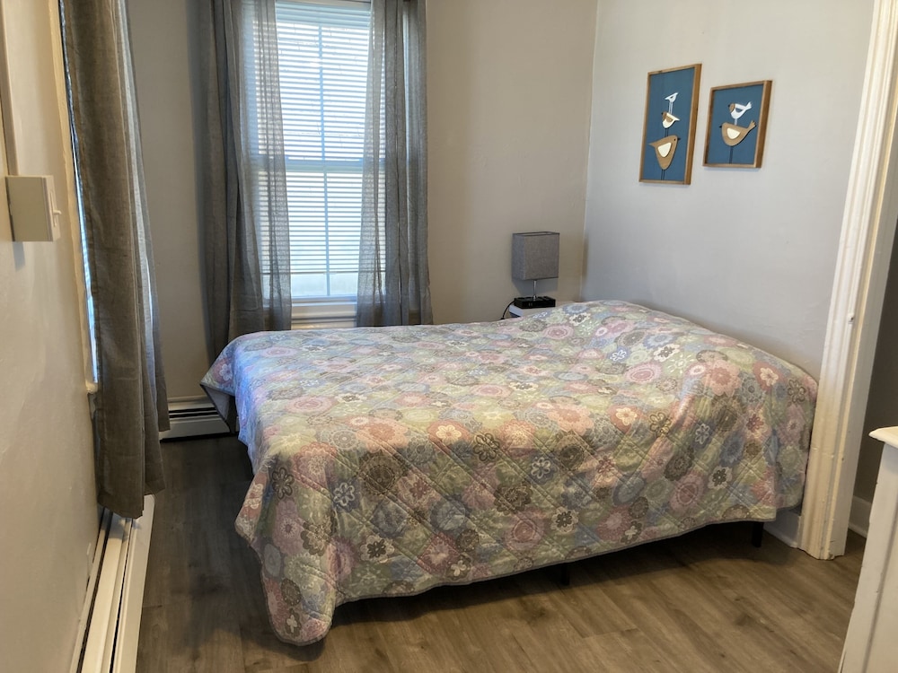 Double Room, Shared Bathroom (Room 11)