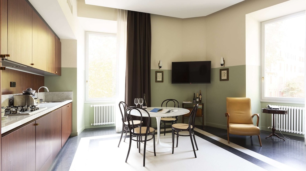 Deluxe Apartment, 1 King Bed with Sofa bed, Non Smoking, Housekeeping (1.4)