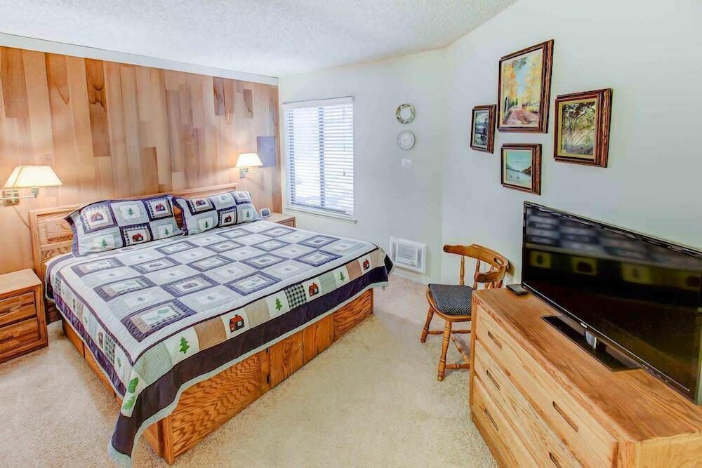 Condo, 1 King Bed With Sofa Bed, Fireplace, Mountain View (Sherwin Villas #63) photo 2