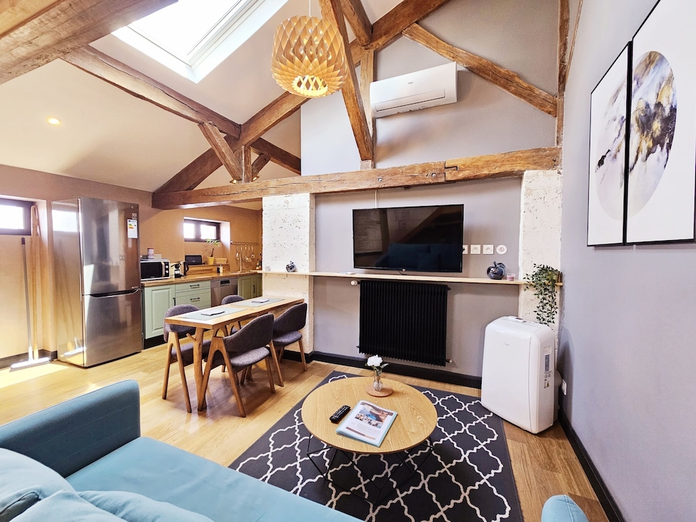Luxury Apartment (Apt 31)
