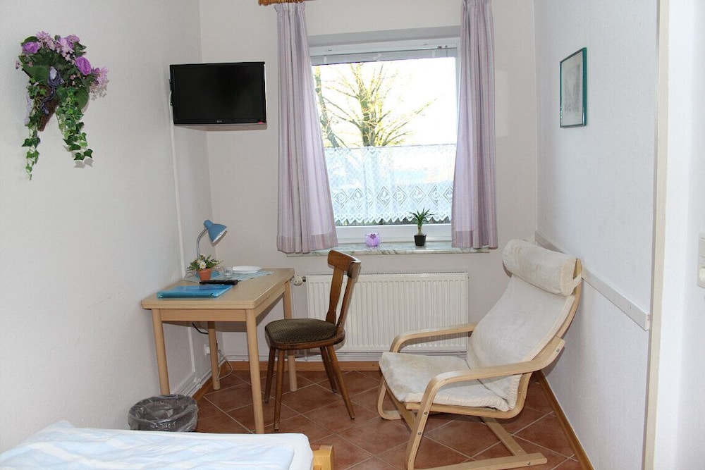 Single Room photo 3