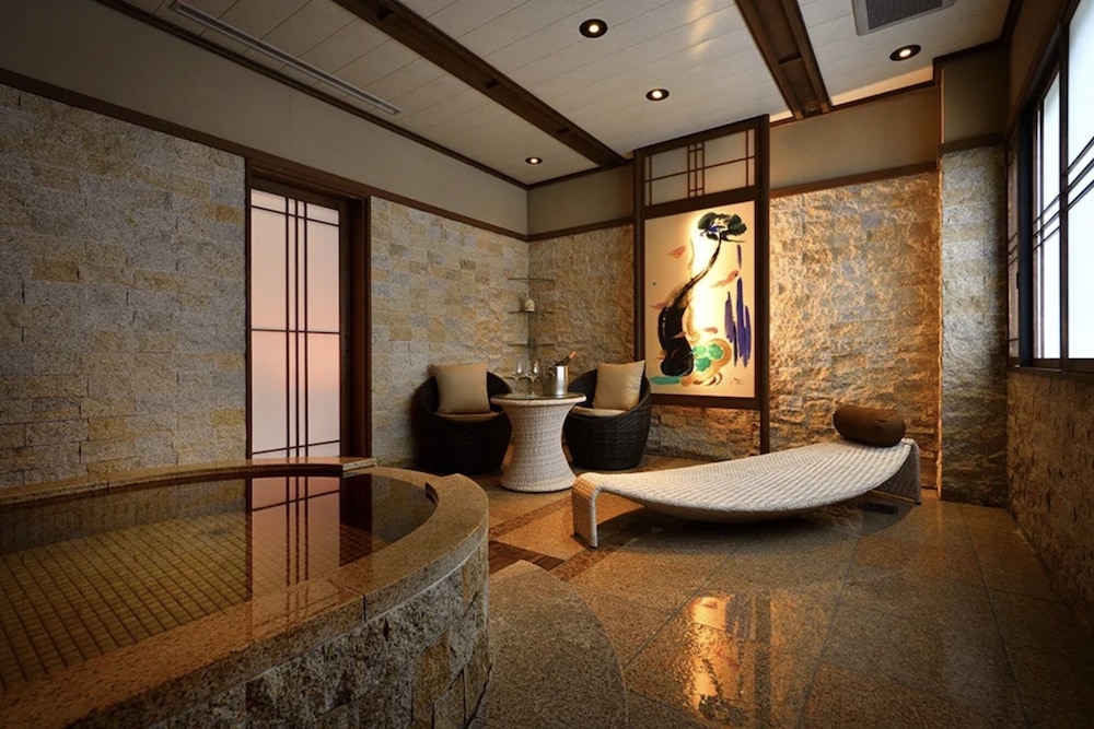 TAKE Suite with Private Bathroom and Dining room photo 3