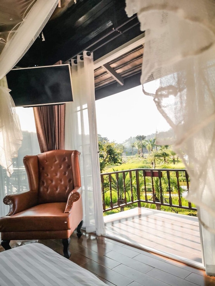 Mountain View Pool Villa (Phumektawan)