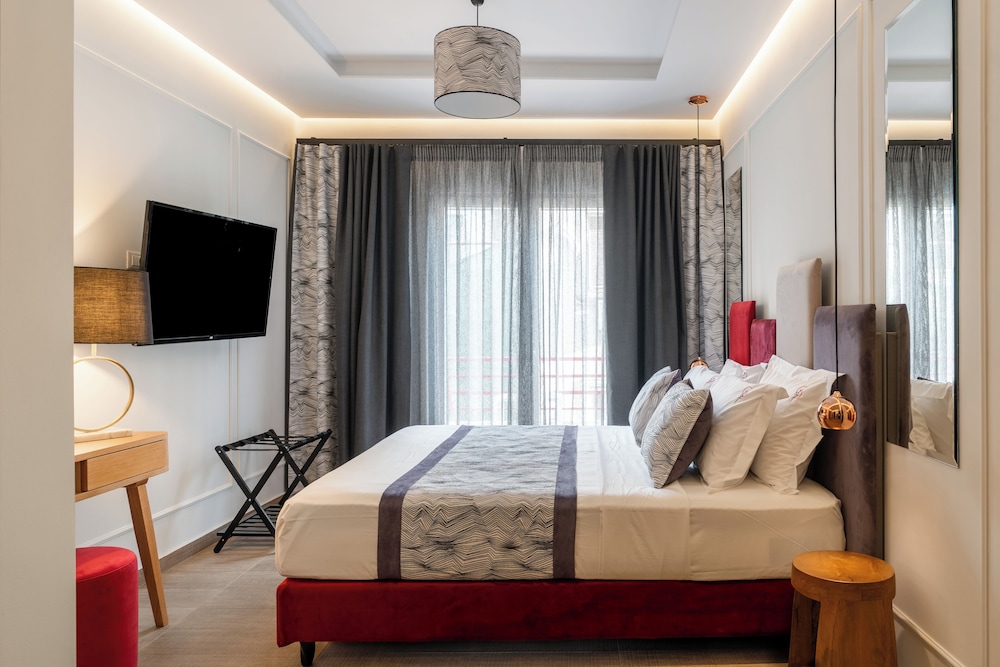 Senior Suite, City View