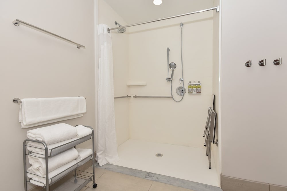 Suite, 2 Queen Beds, Accessible (Mobility) photo 3
