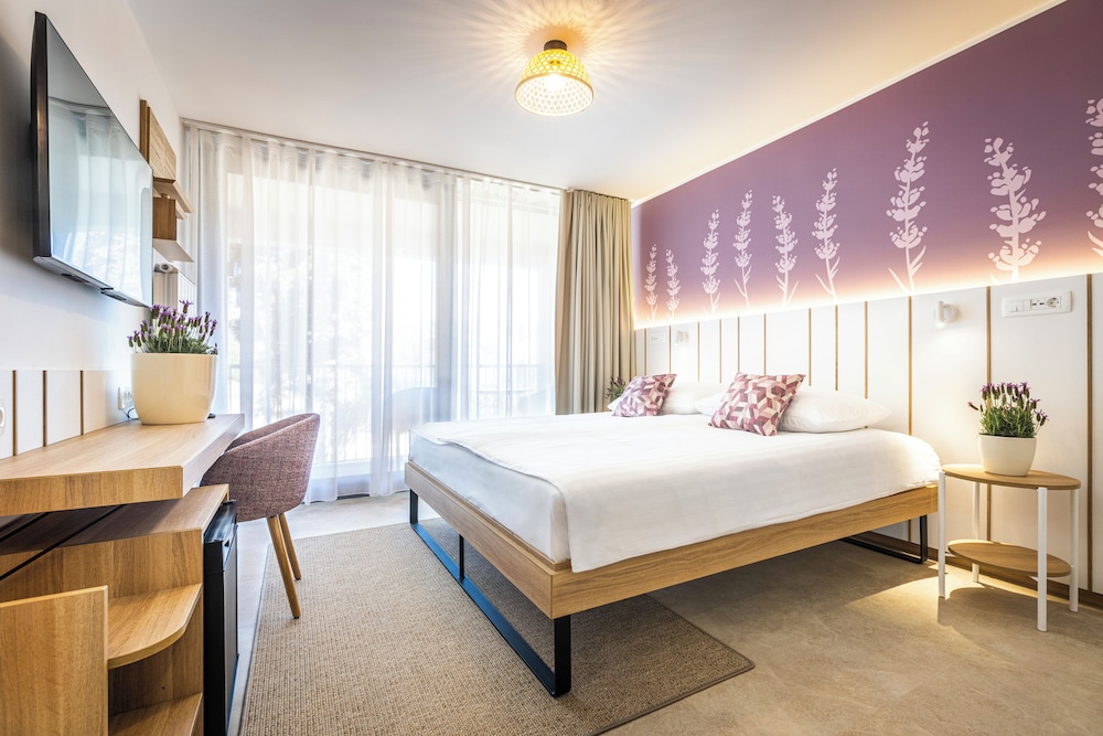 Standard Double or Twin Room - Photo 1