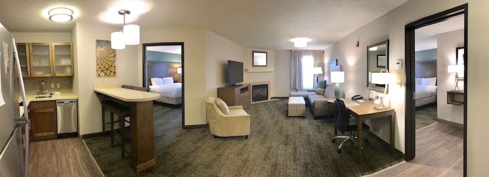 Suite, 2 Bedrooms, Kitchen