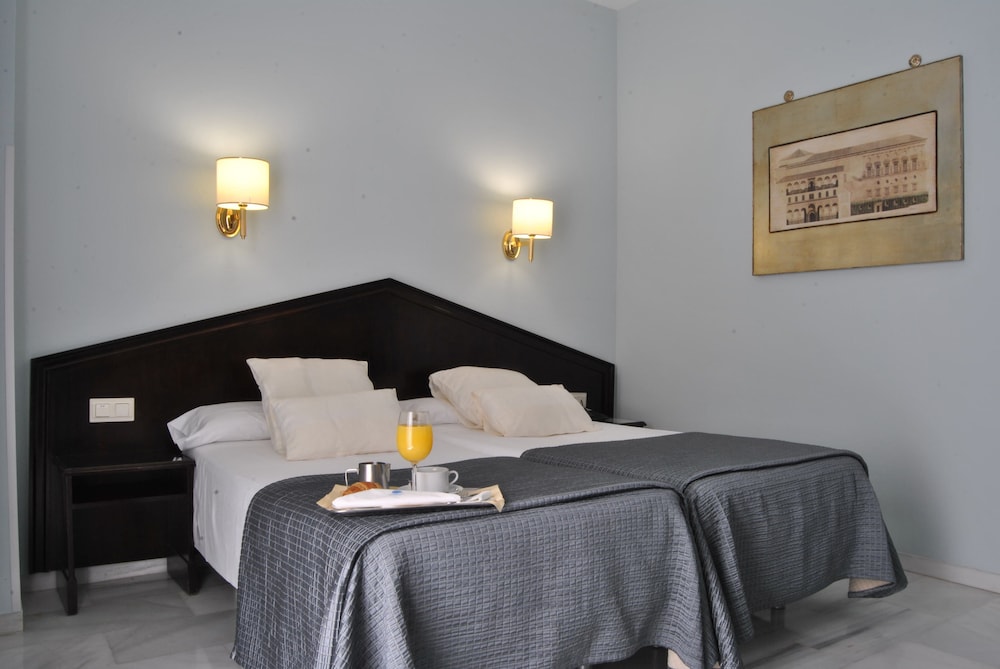 Standard Double or Twin Room - Photo 5