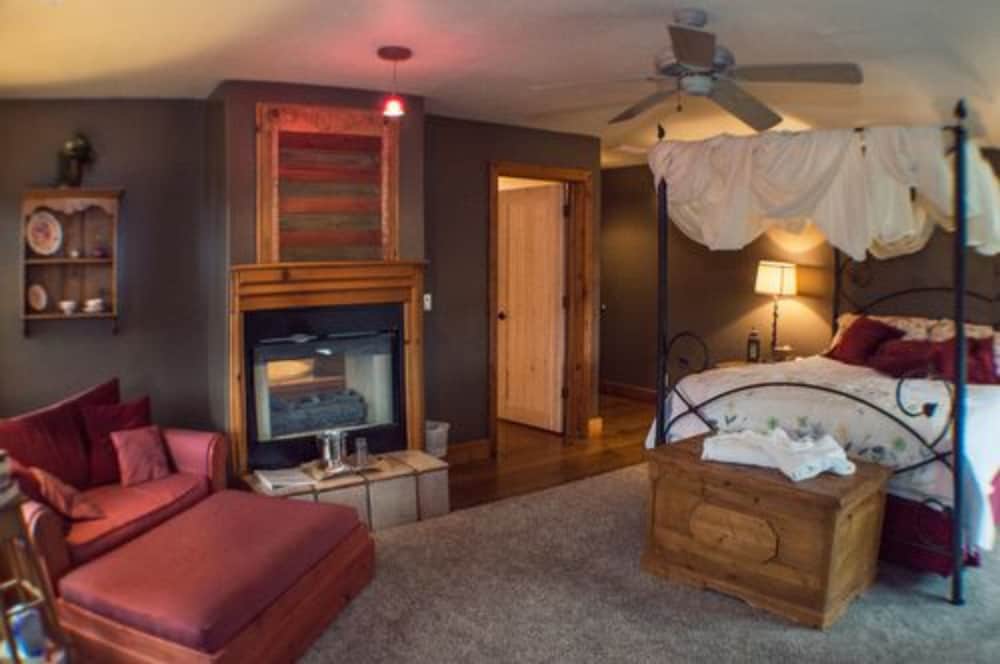 Room, Private Bathroom (Claret Room) photo 2