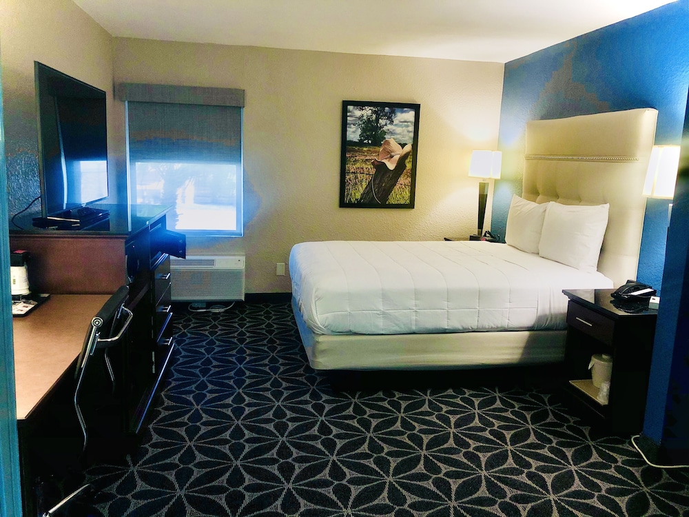 Suite, 1 Queen Bed, Non Smoking - Photo 2