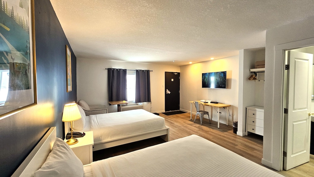 Standard Double Room, 2 Queen Beds, Kitchen photo 2