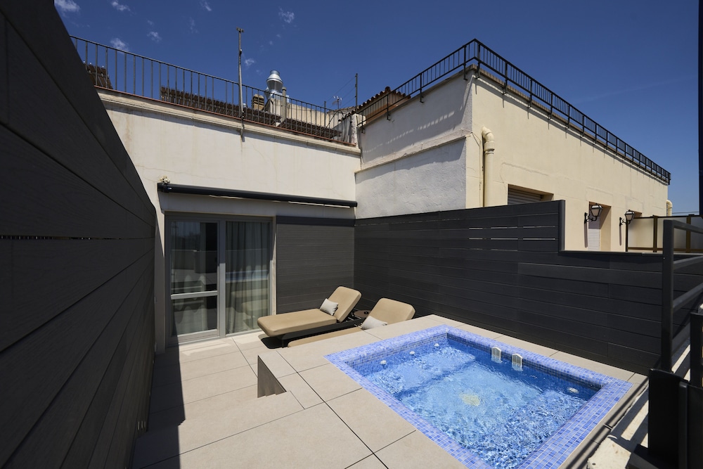Suite Terrace with Swimming Pool, single Use photo 3