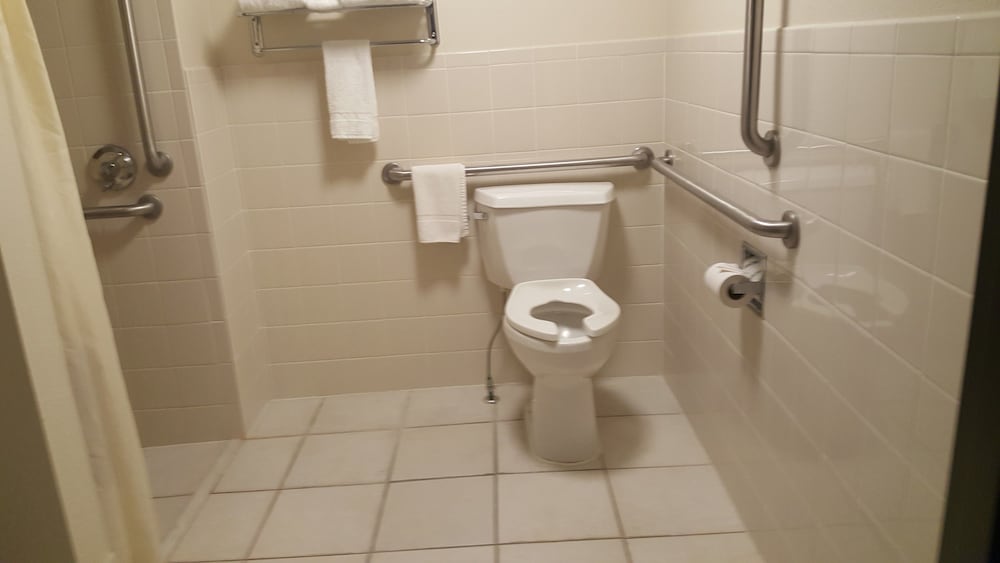 Room, 2 Queen Beds, Accessible, Non Smoking - Photo 4
