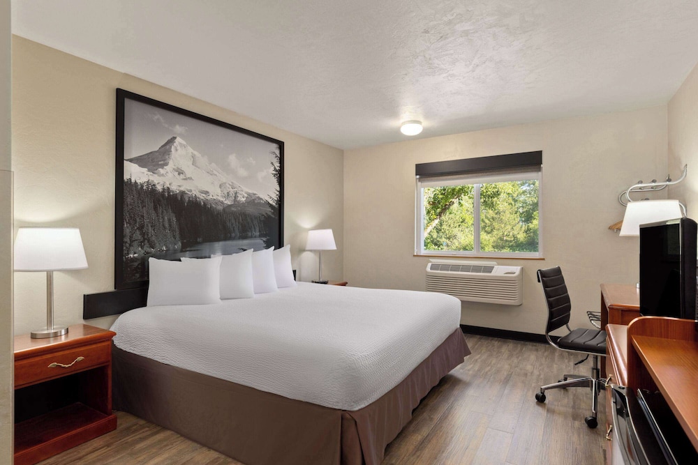Room, Accessible photo 1