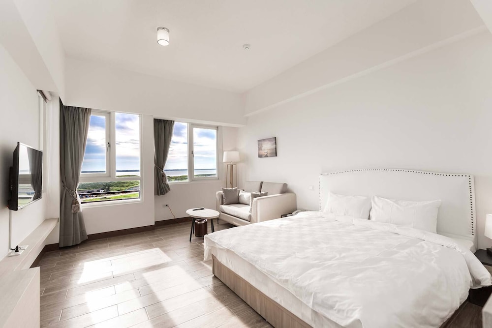 Classic Double Room, Non Smoking, Partial Ocean View
