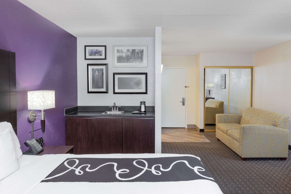Deluxe Room, 1 King Bed, Non Smoking (Deluxe Executive Room) - Photo 4