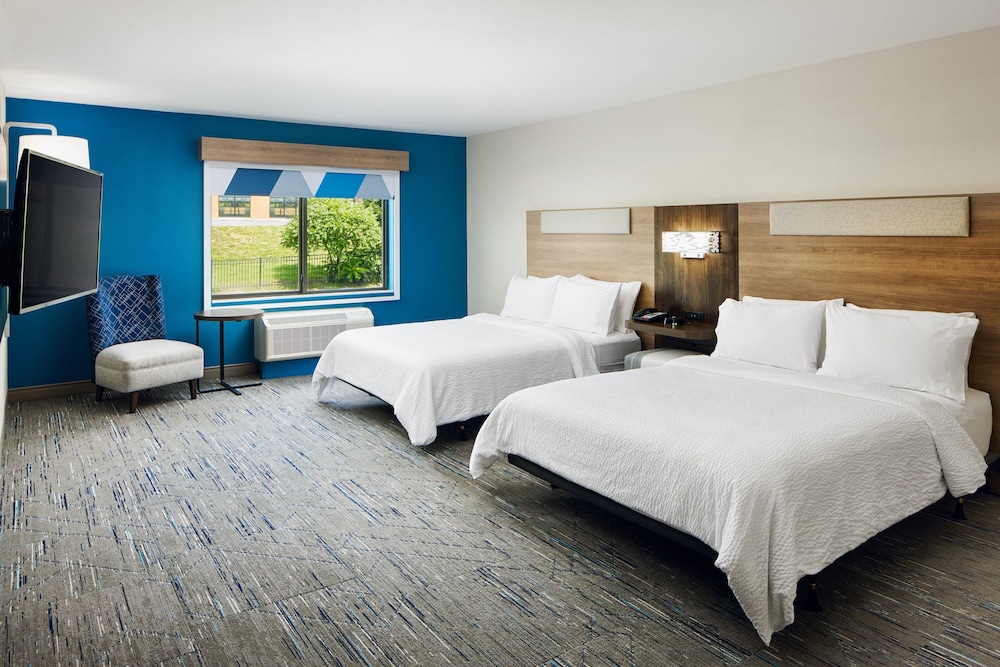 Suite, 2 Queen Beds, Accessible (Comm & Mobil, Accessible Tub) - Photo 2
