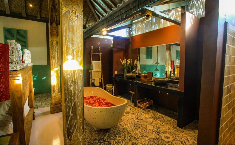 Royal Villa - Photo 8