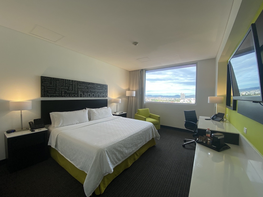 Standard Room, 1 King Bed photo 1