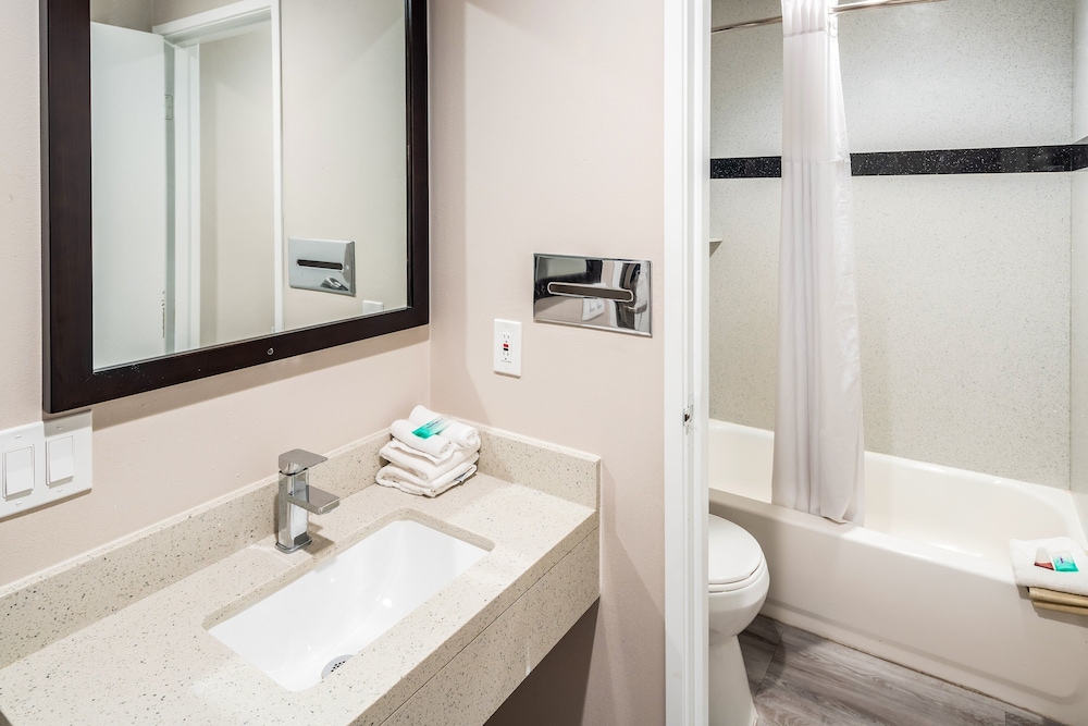 Superior Room, 2 Queen Beds (Smoke Free) - Photo 3