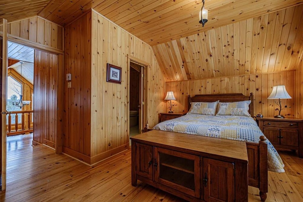 Executive Plus 89 - Luxurious log Home With Private hot tub Pool Sauna and Close to Activities, Photo 14