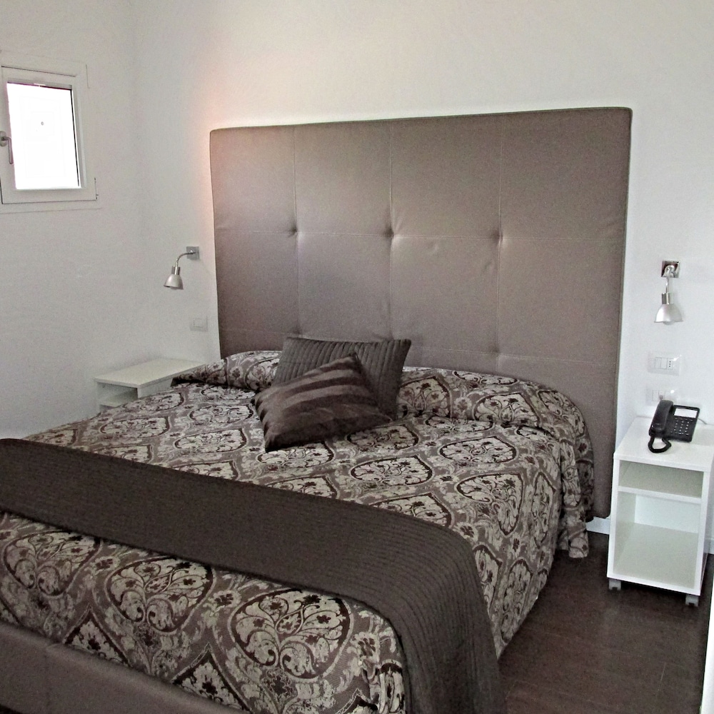 Deluxe Studio Suite, 1 Bedroom, Terrace, Hill View photo 2