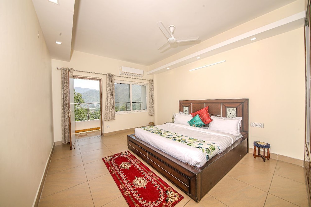 Luxury Apartment, Balcony, Mountain View