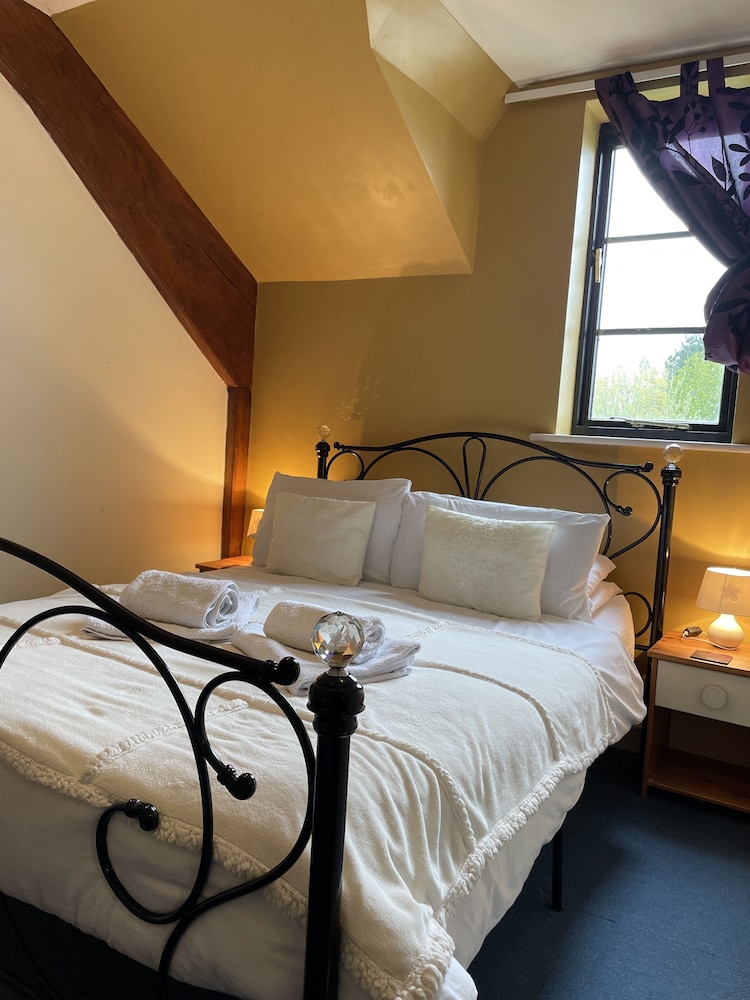Standard Suite, 1 Double Bed, Ensuite photo 2