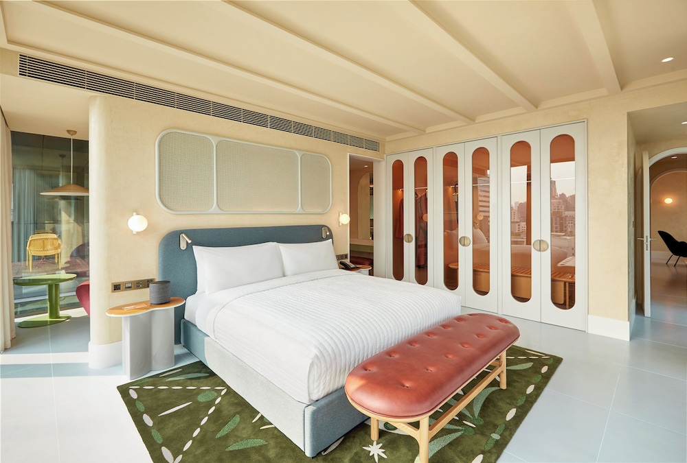 Suite, 1 King Bed, Balcony thumbnail 6