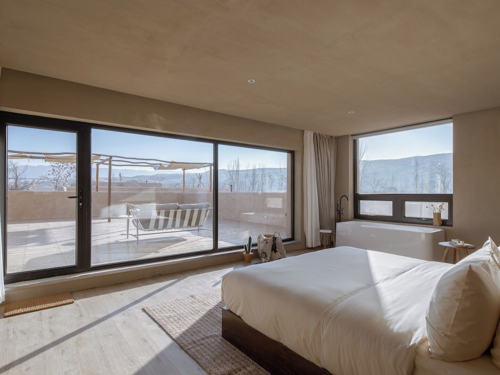Luxury Double Room, Hill View