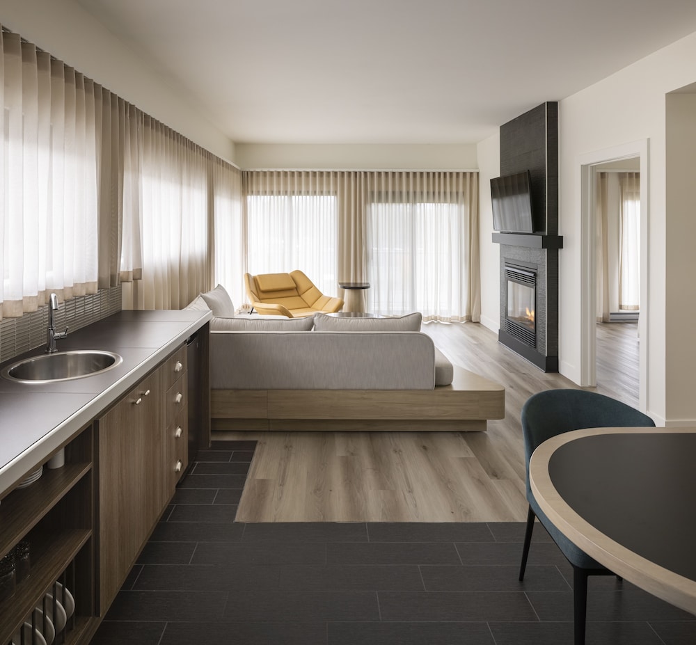 Junior Suite, 1 King Bed with Day bed, Garden View (Emotion) photo 1