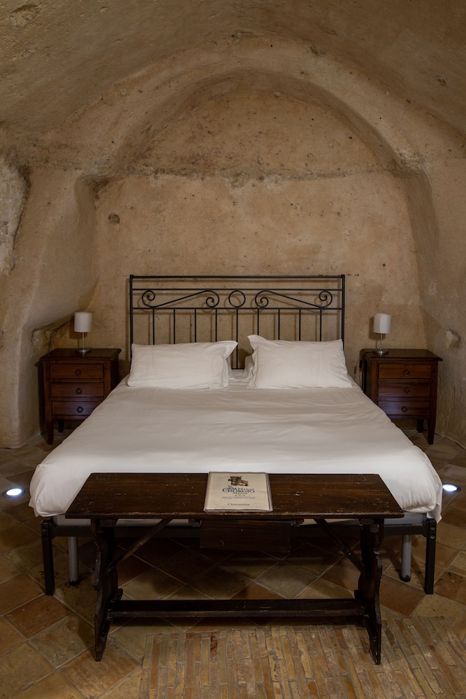 Mini Cave Suite - Photo 3