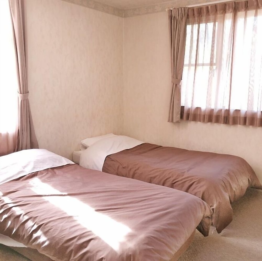 Twin Room - Photo 19