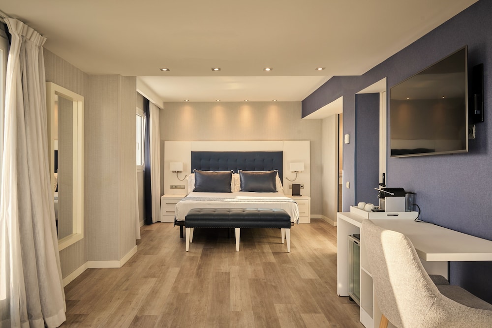 Suite Terrace Swimming Pool (Single Use) - Photo 3