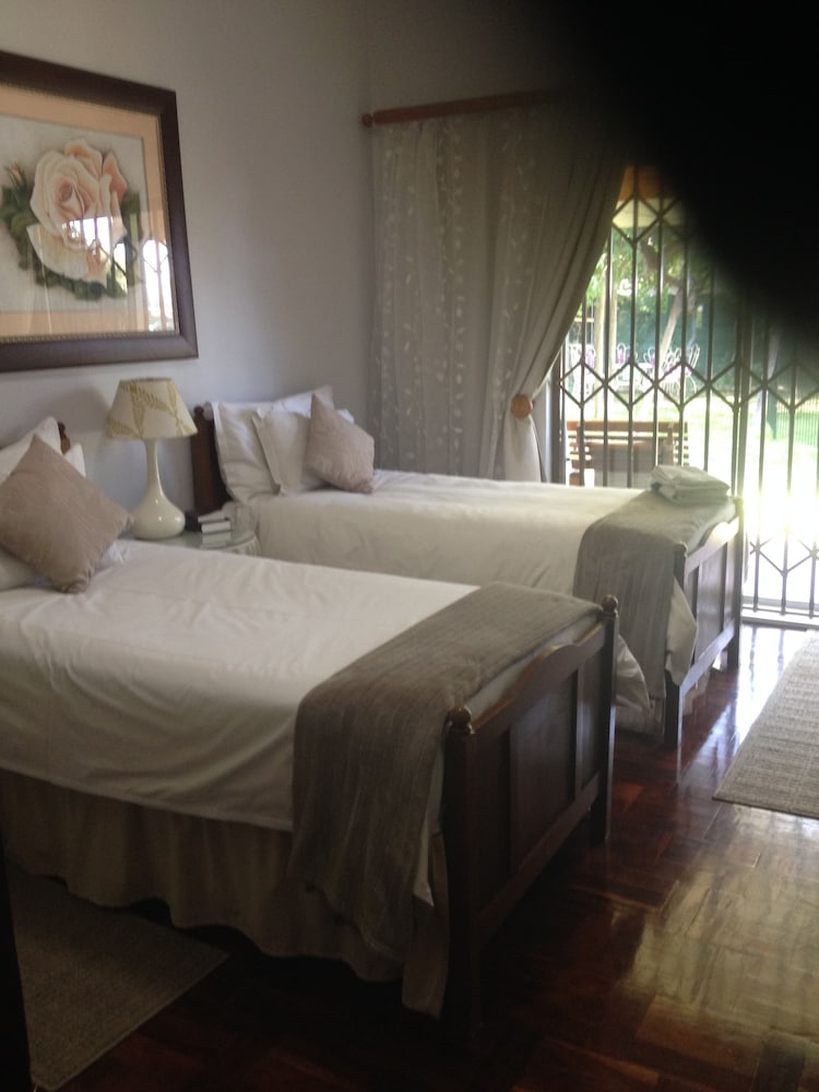 Comfort Twin Room, 2 Twin Beds, Refrigerator & Microwave, Pool View