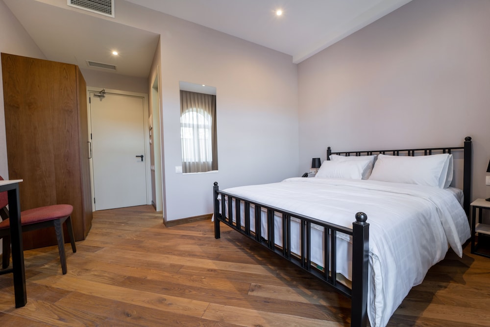Standard Double Room - Photo 1